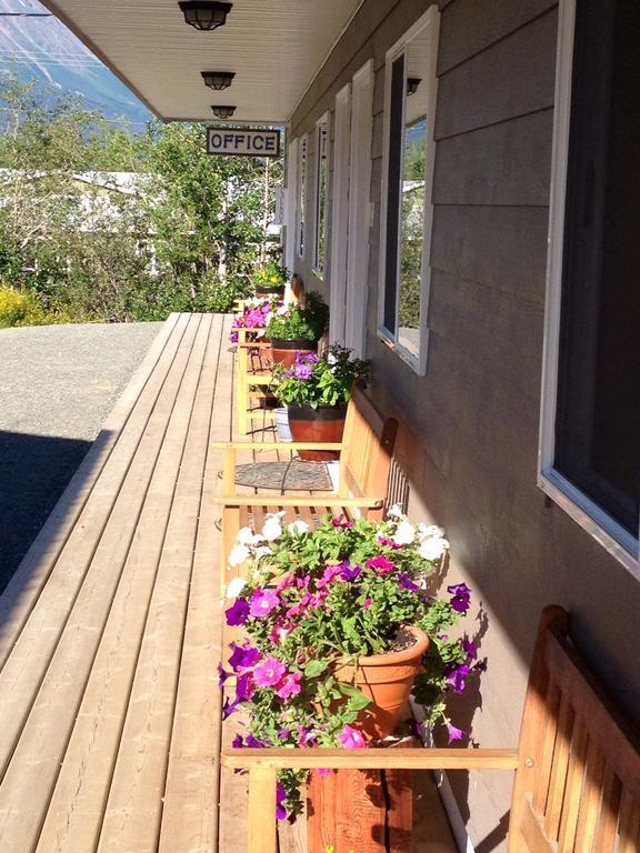 Parkside Inn Haines Junction Exteriér fotografie