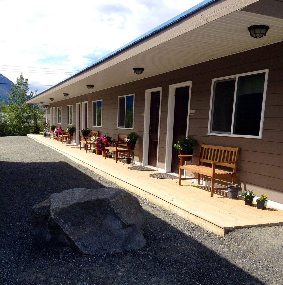 Parkside Inn Haines Junction Exteriér fotografie