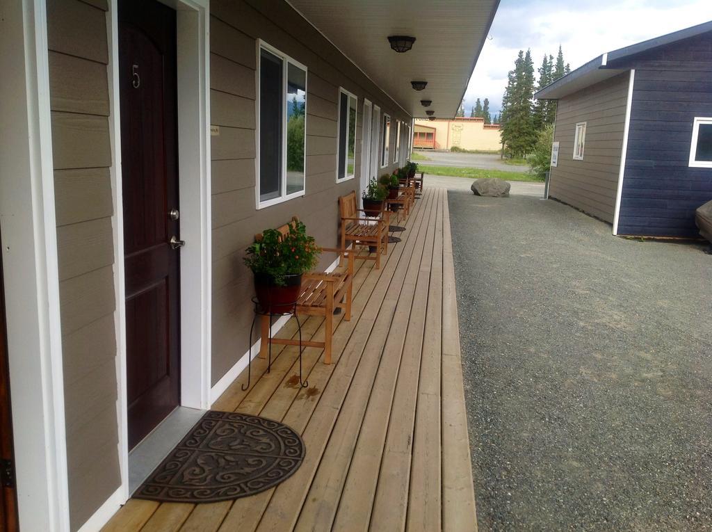 Parkside Inn Haines Junction Exteriér fotografie